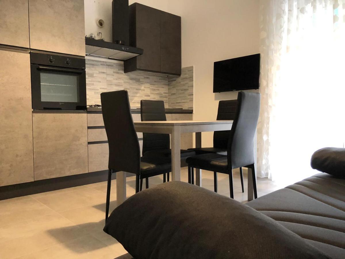 Hotel Est Пьомбино Экстерьер фото