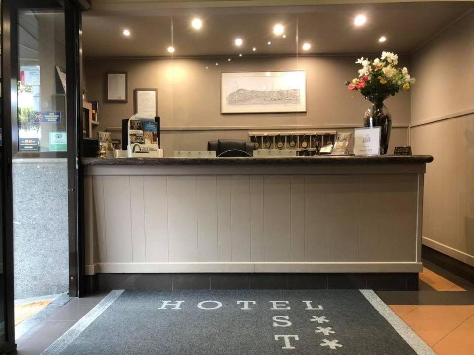Hotel Est Пьомбино Экстерьер фото