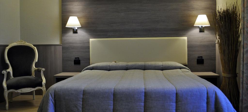 Hotel Est Пьомбино Экстерьер фото