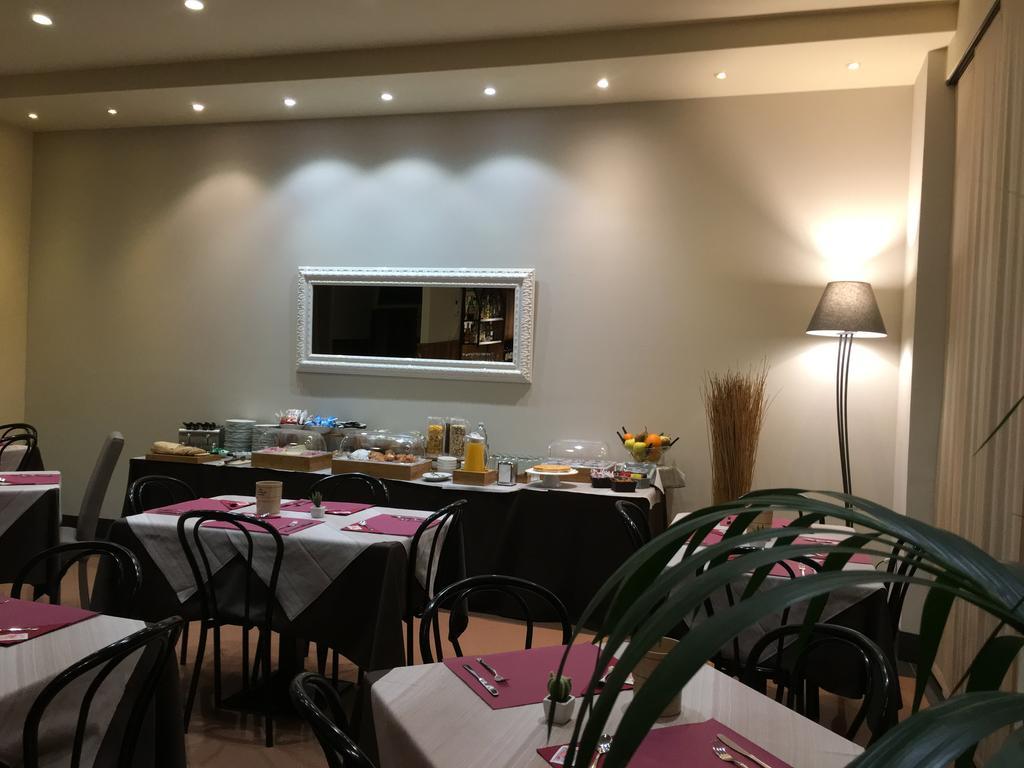 Hotel Est Пьомбино Экстерьер фото