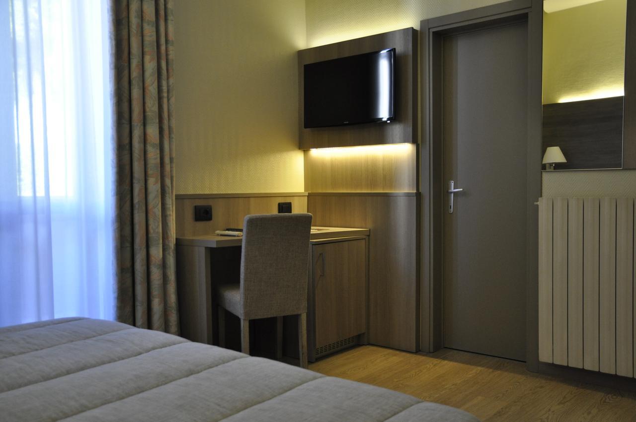 Hotel Est Пьомбино Экстерьер фото