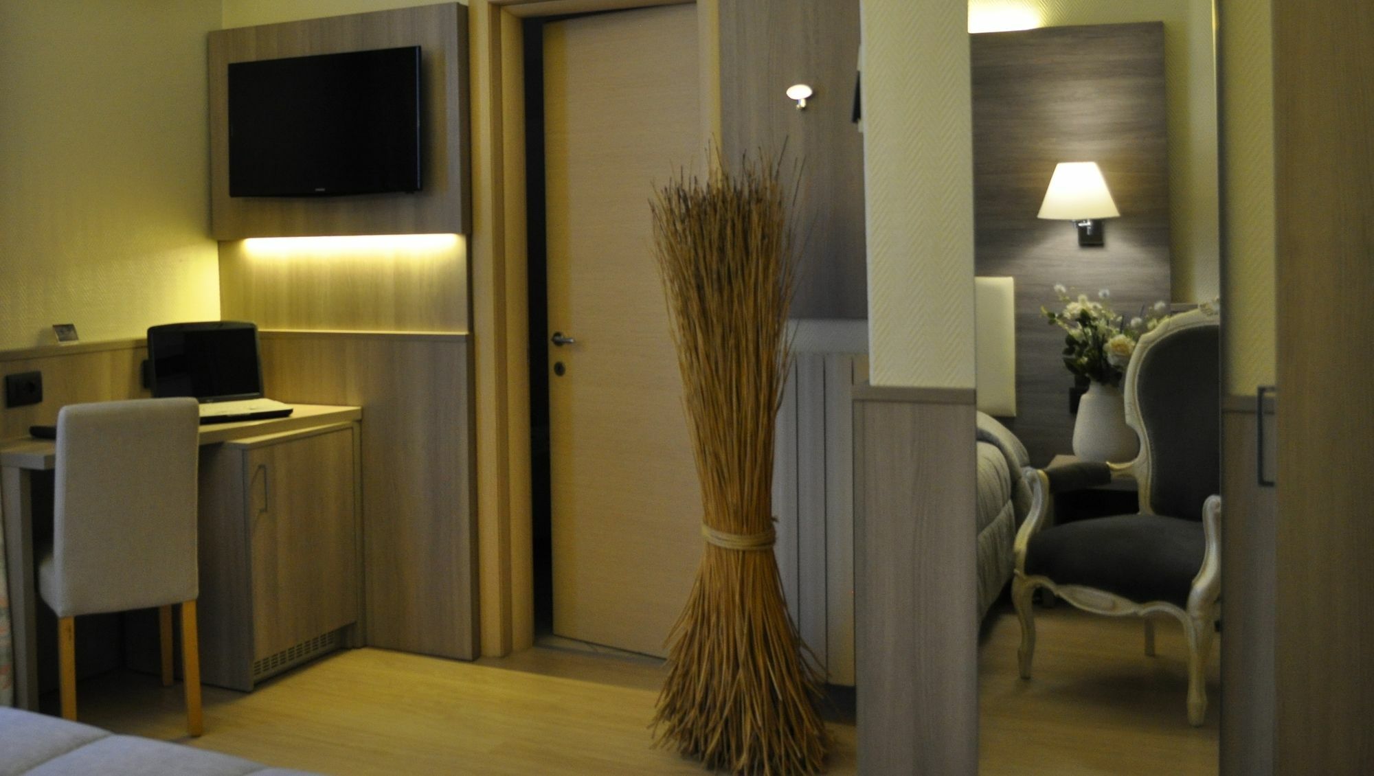 Hotel Est Пьомбино Экстерьер фото